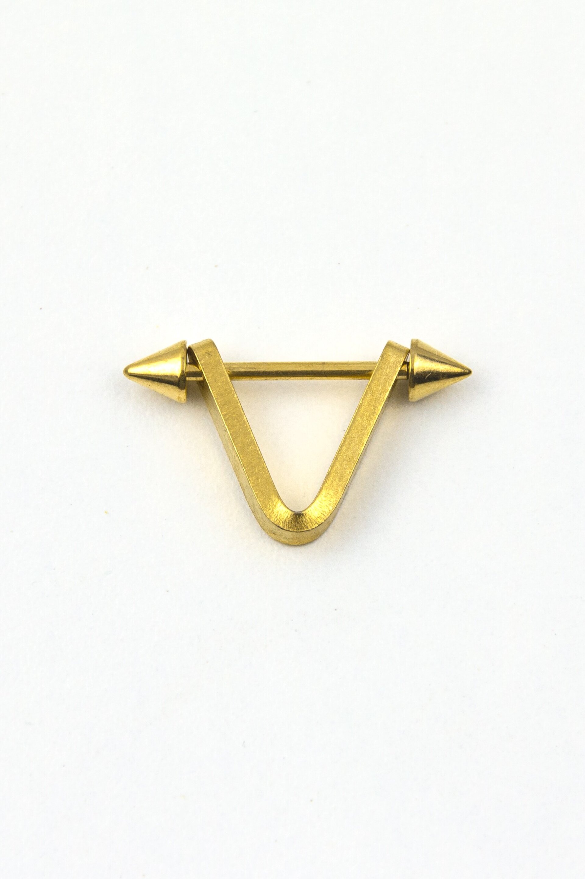 Piercing triangular con pinchos - 3