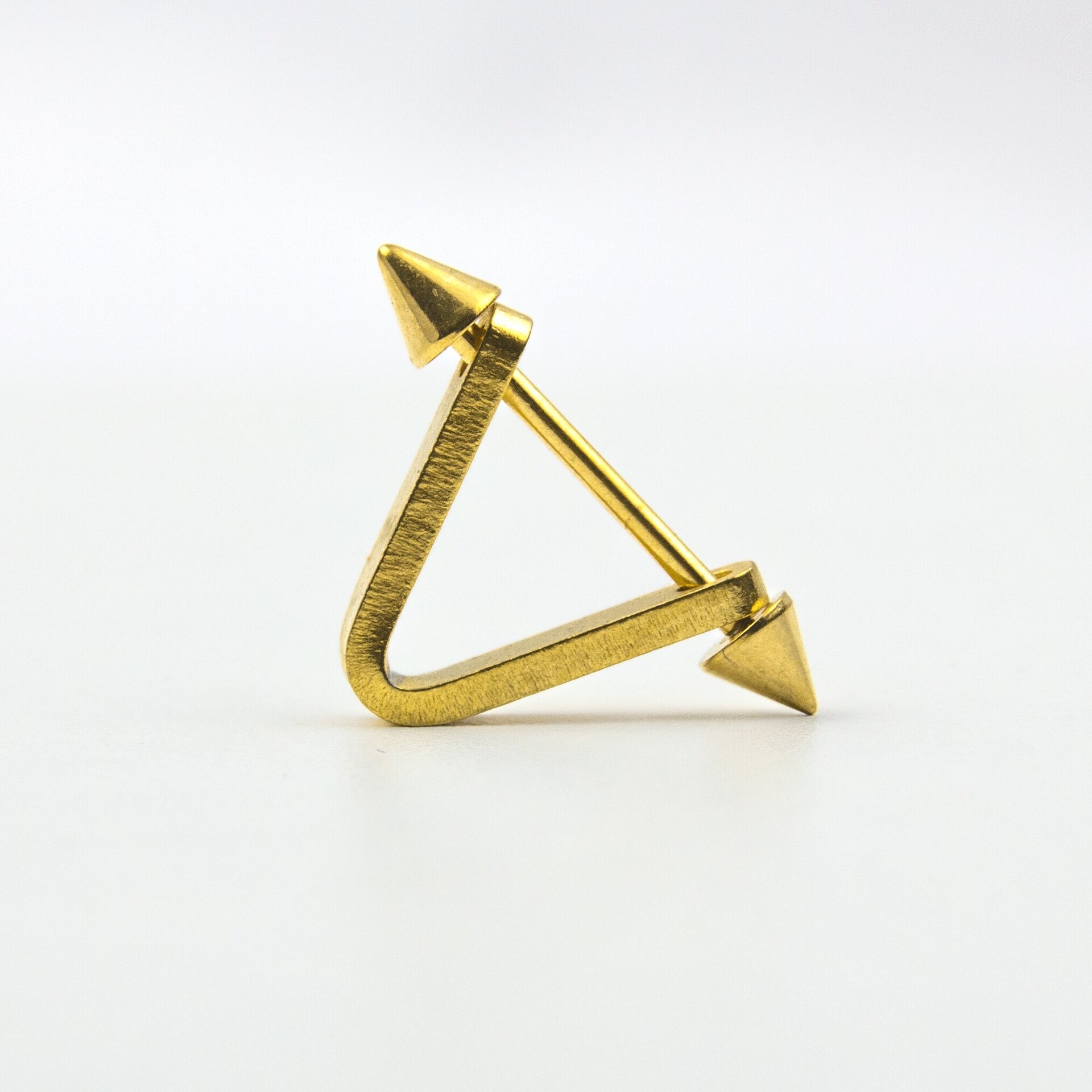 Piercing triangular con pinchos - 2